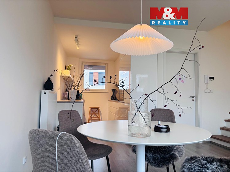 Prodej rodinného domu 101 m², pozemek 177 m² - foto 1