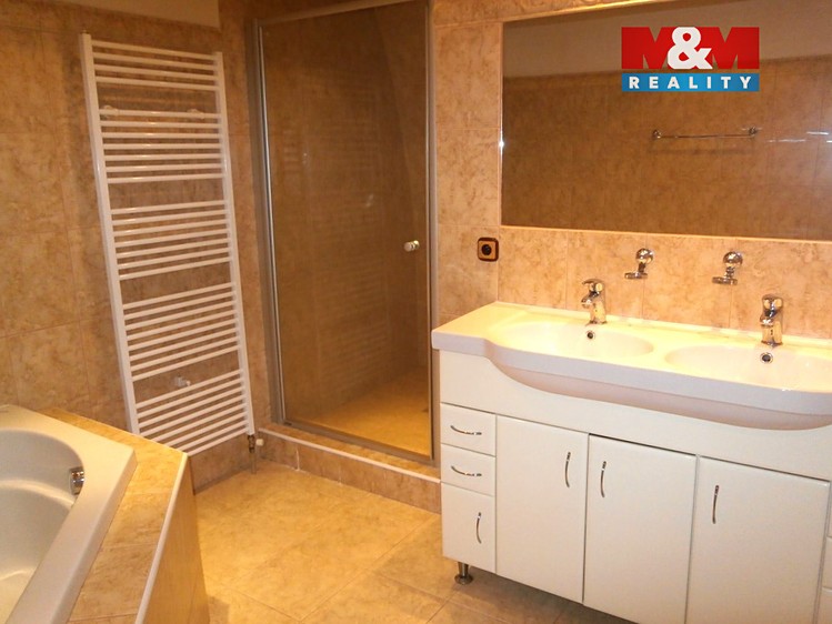 Prodej rodinného domu 218 m², pozemek 279 m² - foto 3