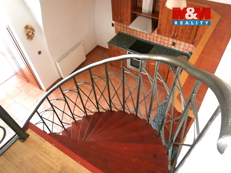 Prodej rodinného domu 218 m², pozemek 279 m² - foto 6