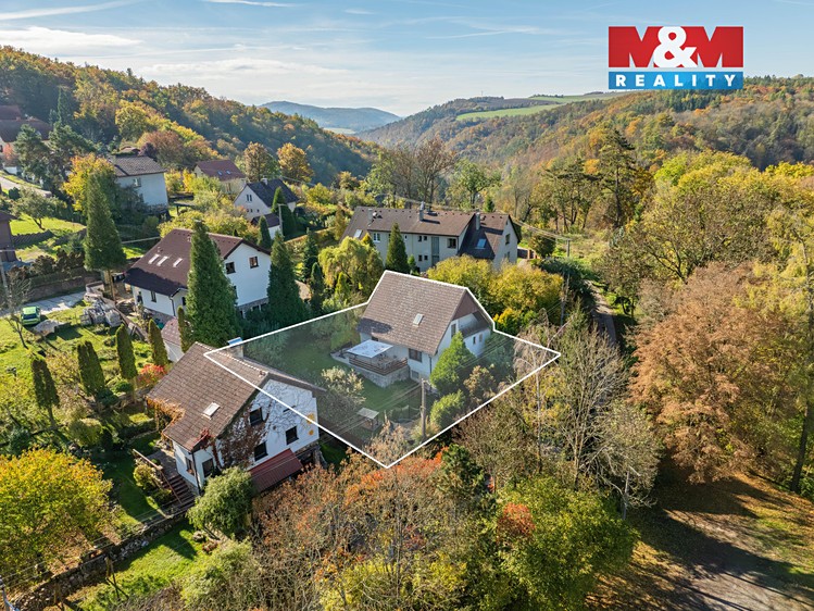 Prodej rodinného domu 197 m², pozemek 592 m² - foto 2
