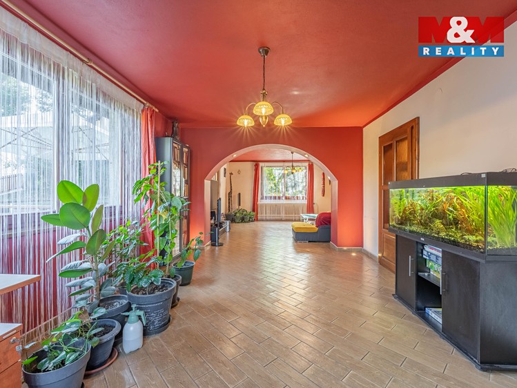 Prodej rodinného domu 197 m², pozemek 592 m² - foto 5