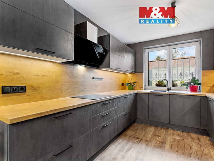 Prodej rodinného domu 122 m², pozemek 594 m² - foto 1