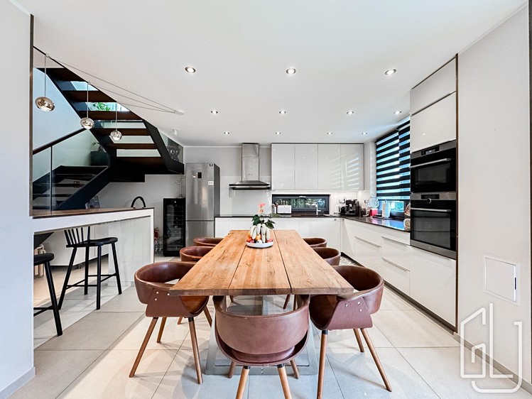 Prodej rodinného domu 260 m², pozemek 620 m² - foto 2