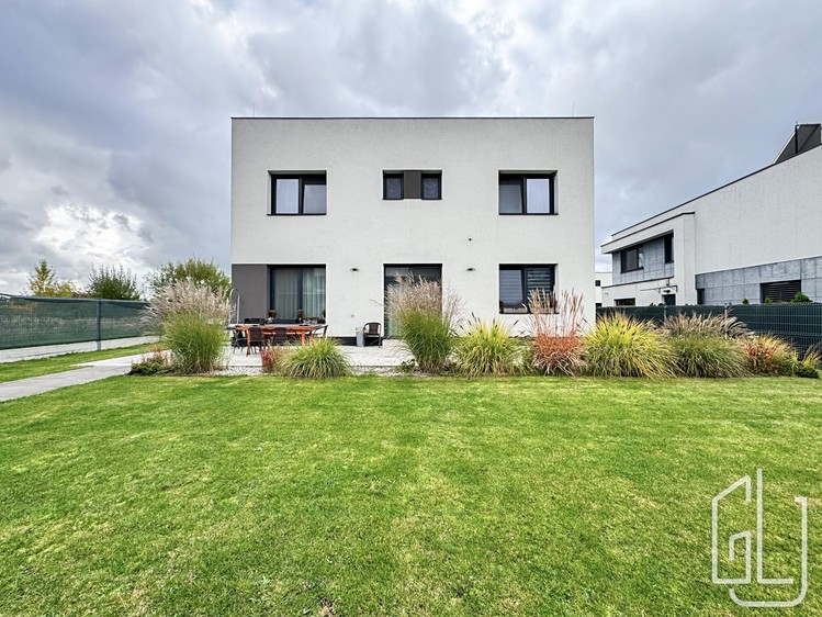 Prodej rodinného domu 260 m², pozemek 620 m² - foto 1