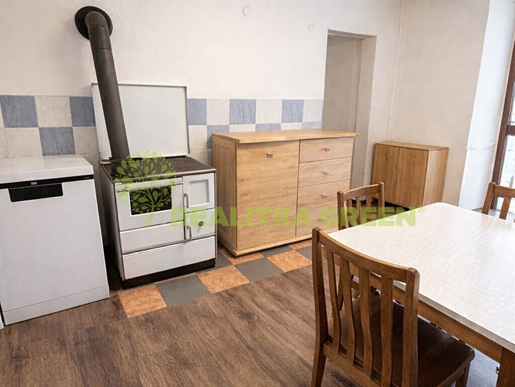 Prodej rodinného domu 470 m², pozemek 1 075 m² - foto 8