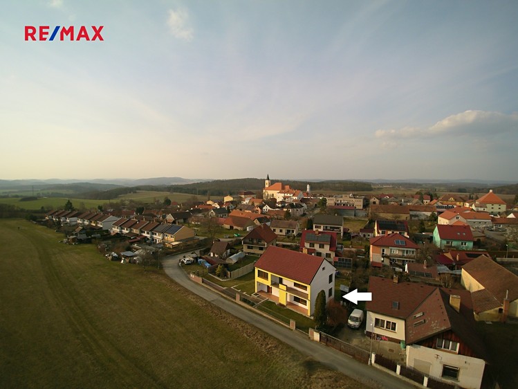 Prodej rodinného domu 177 m², pozemek 856 m² - foto 1
