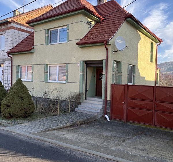 Prodej rodinného domu 300 m², pozemek 794 m² - foto 1