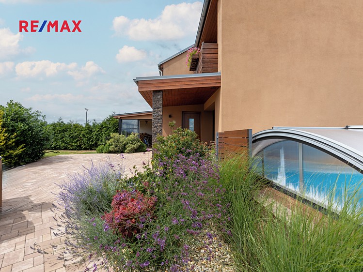 Prodej rodinného domu 199 m², pozemek 524 m² - foto 4