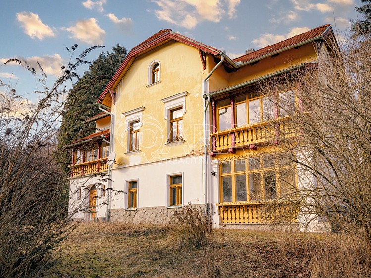 Prodej vily 324 m², pozemek 4 380 m² - foto 2