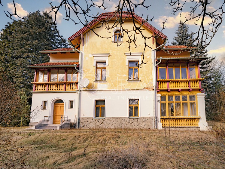 Prodej vily 324 m², pozemek 4 380 m² - foto 1