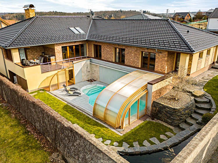 Prodej rodinného domu 342 m², pozemek 1 001 m² - foto 2