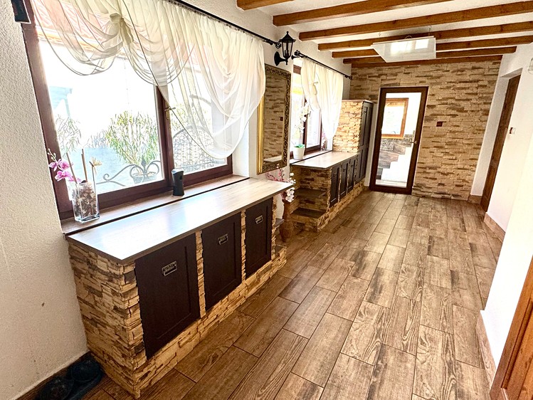 Prodej rodinného domu 212 m², pozemek 758 m² - foto 4