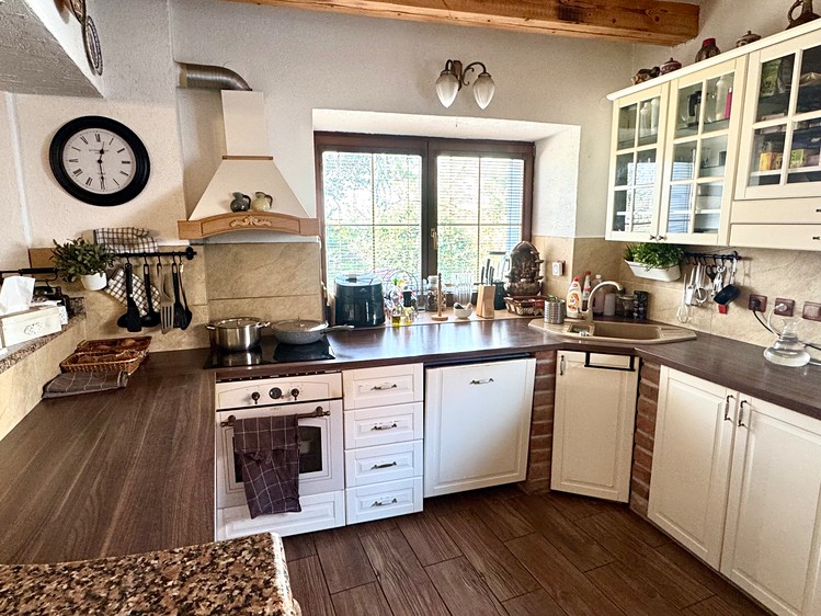 Prodej rodinného domu 212 m², pozemek 758 m² - foto 8