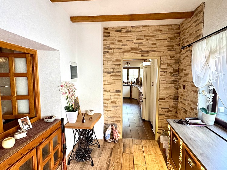 Prodej rodinného domu 212 m², pozemek 758 m² - foto 6