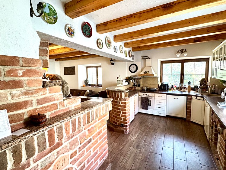 Prodej rodinného domu 212 m², pozemek 758 m² - foto 7
