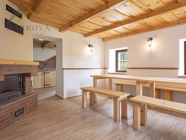 Prodej rodinného domu 194 m², pozemek 1 228 m² - foto 4