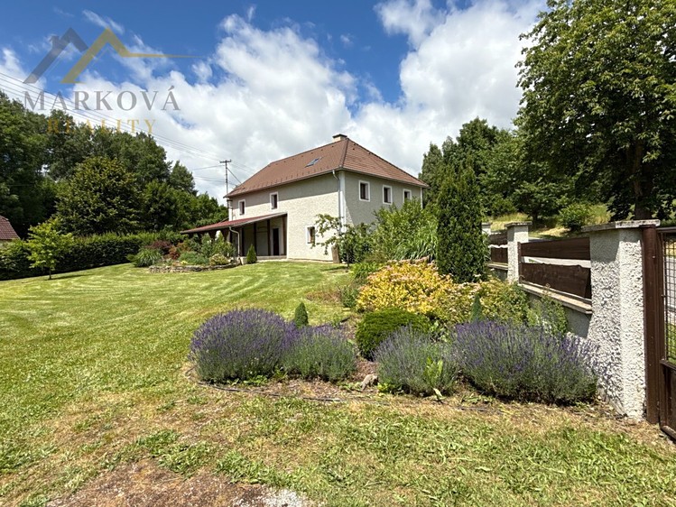 Prodej rodinného domu 194 m², pozemek 1 228 m² - foto 2