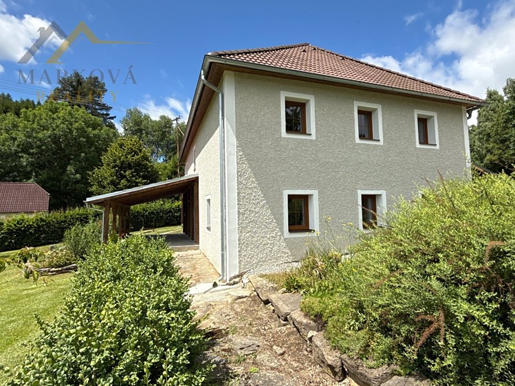 Prodej rodinného domu 194 m², pozemek 1 228 m² - foto 1