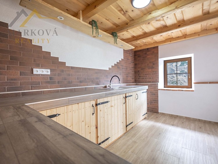Prodej rodinného domu 194 m², pozemek 1 228 m² - foto 5