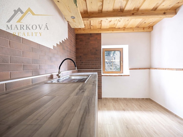 Prodej rodinného domu 194 m², pozemek 1 228 m² - foto 7