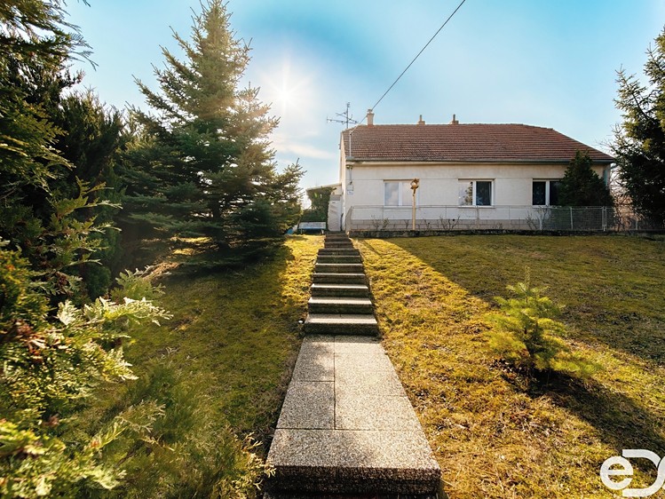 Prodej rodinného domu 126 m², pozemek 705 m² - foto 1
