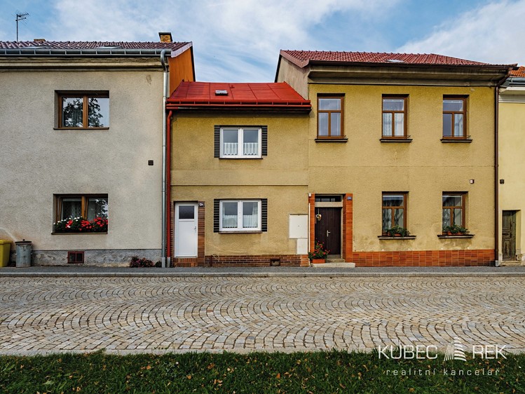Prodej rodinného domu 80 m², pozemek 54 m² - foto 1