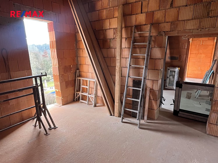 Prodej vícegeneračního domu 190 m², pozemek 1 224 m² - foto 7