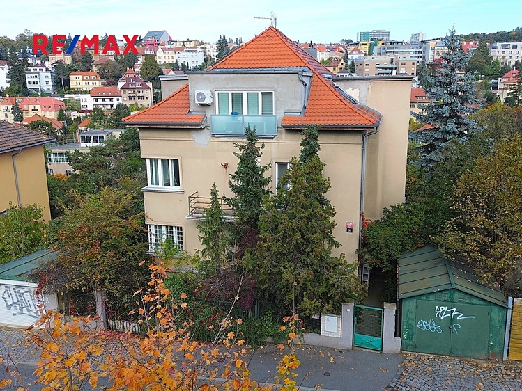 Prodej rodinného domu 337 m², pozemek 557 m² - foto 4