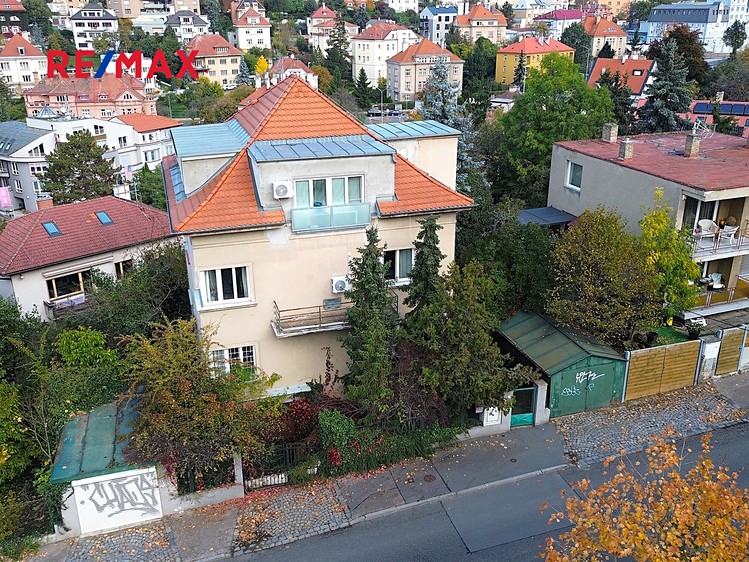 Prodej rodinného domu 337 m², pozemek 557 m² - foto 3