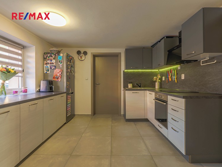 Prodej  rodinného domu 210 m², pozemek 359 m² - foto 4