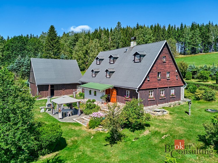 Prodej rodinného domu 593 m², pozemek 4 516 m² - foto 1