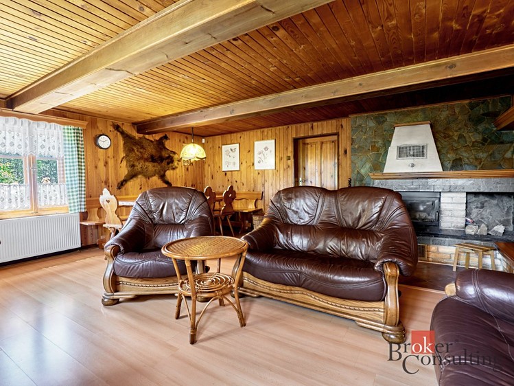 Prodej rodinného domu 593 m², pozemek 4 516 m² - foto 2