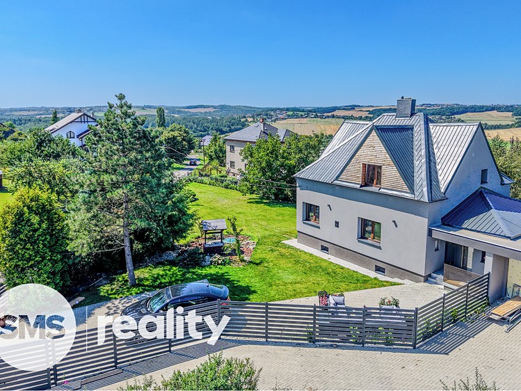 Prodej rodinného domu 294 m², pozemek 977 m² - foto 1