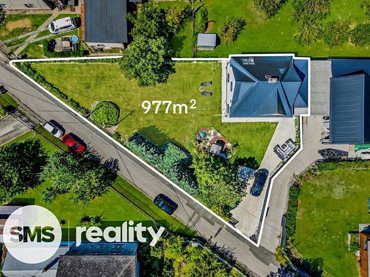 Prodej rodinného domu 294 m², pozemek 977 m² - foto 4