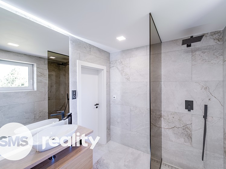 Prodej rodinného domu 294 m², pozemek 977 m² - foto 7