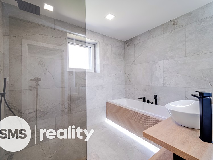 Prodej rodinného domu 294 m², pozemek 977 m² - foto 6