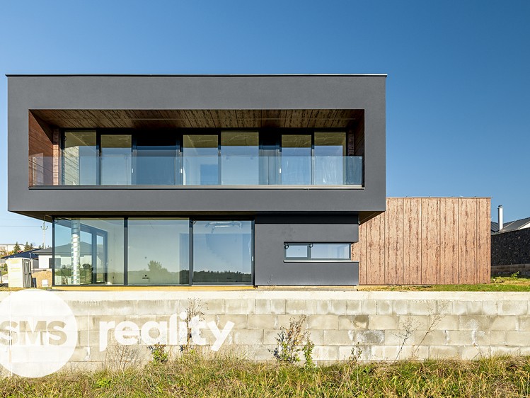 Prodej rodinného domu 251 m², pozemek 796 m² - foto 1