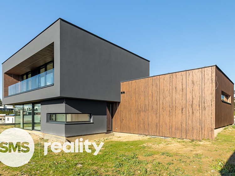 Prodej rodinného domu 251 m², pozemek 796 m² - foto 2