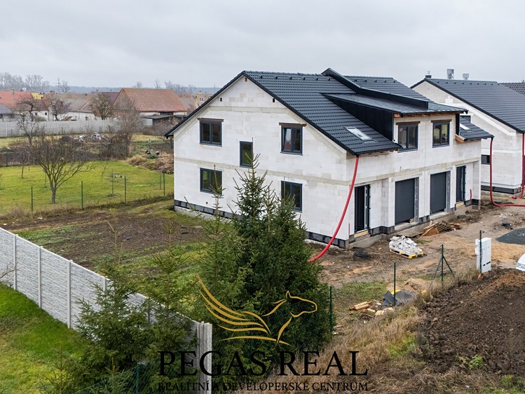 Prodej rodinného domu 161 m², pozemek 463 m² - foto 1
