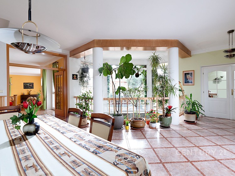 Prodej rodinného domu 498 m², pozemek 852 m² - foto 3