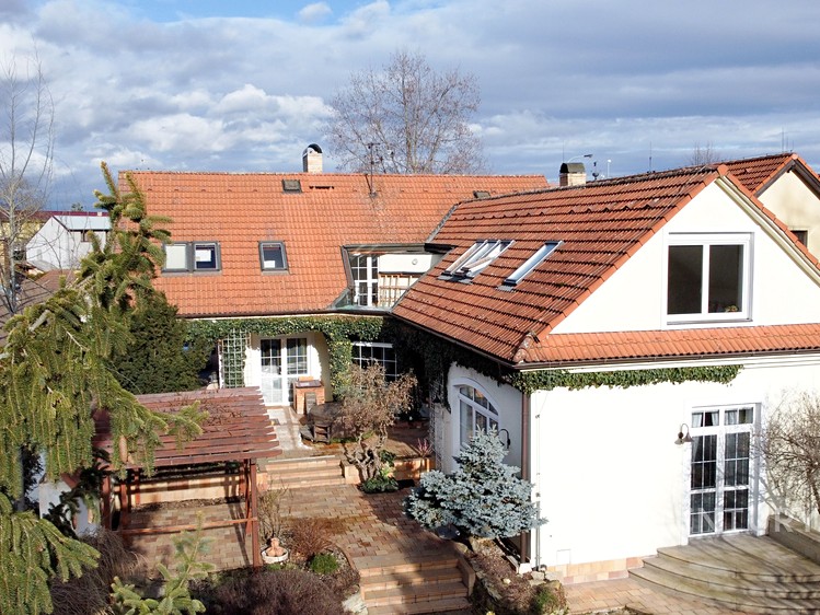 Prodej rodinného domu 498 m², pozemek 852 m² - foto 1