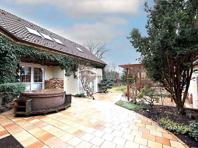 Prodej rodinného domu 498 m², pozemek 852 m² - foto 5