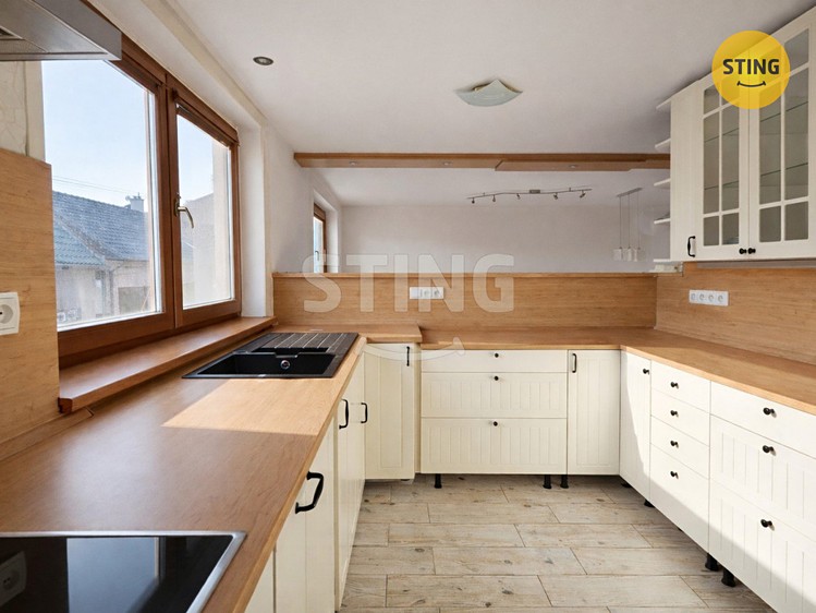 Prodej rodinného domu 220 m², pozemek 409 m² - foto 3