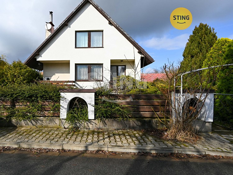 Prodej rodinného domu 208 m², pozemek 511 m² - foto 1