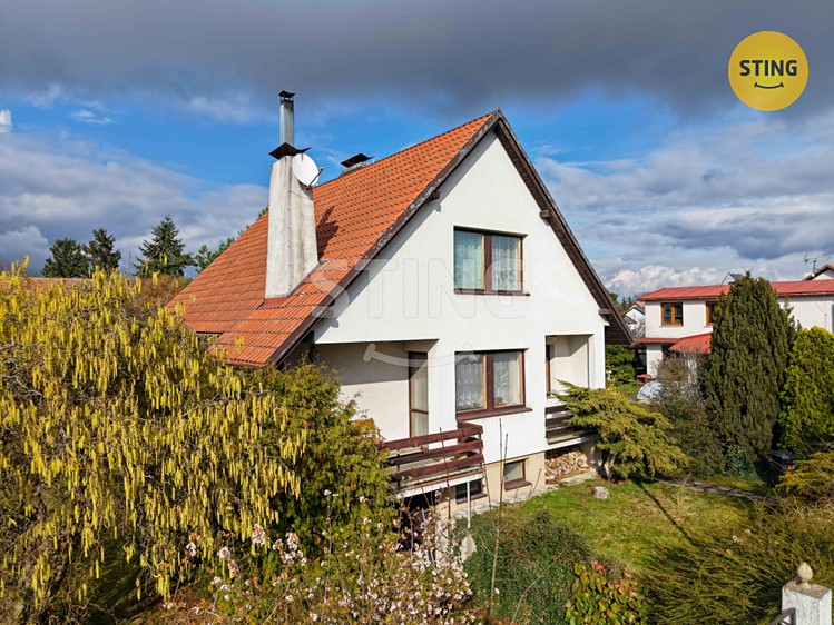 Prodej rodinného domu 208 m², pozemek 511 m² - foto 2
