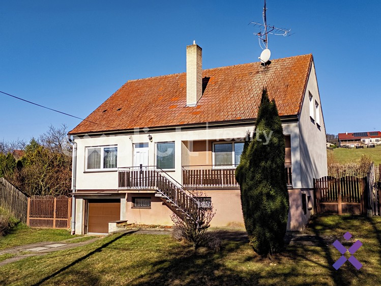 Prodej rodinného domu 229 m², pozemek 596 m² - foto 1