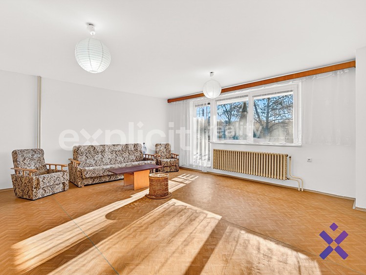 Prodej rodinného domu 229 m², pozemek 596 m² - foto 3
