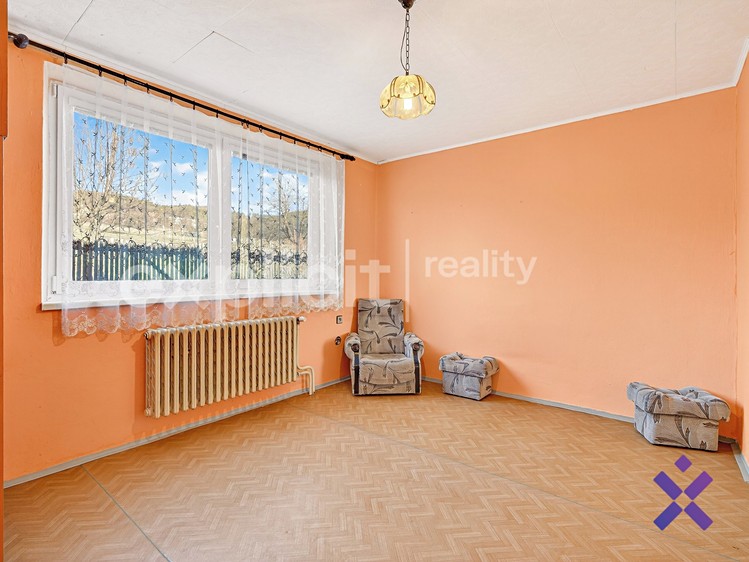 Prodej rodinného domu 229 m², pozemek 596 m² - foto 8