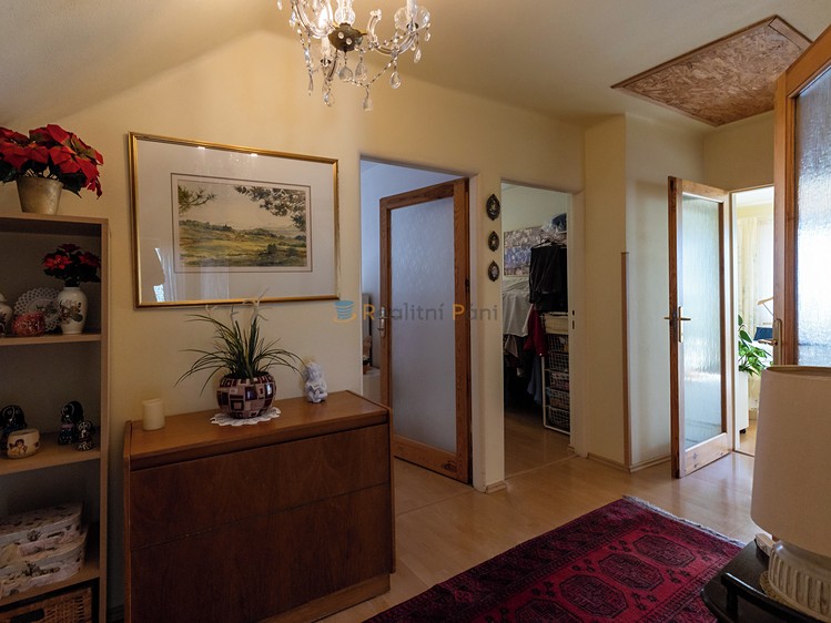 Prodej rodinného domu 294 m², pozemek 708 m² - foto 4