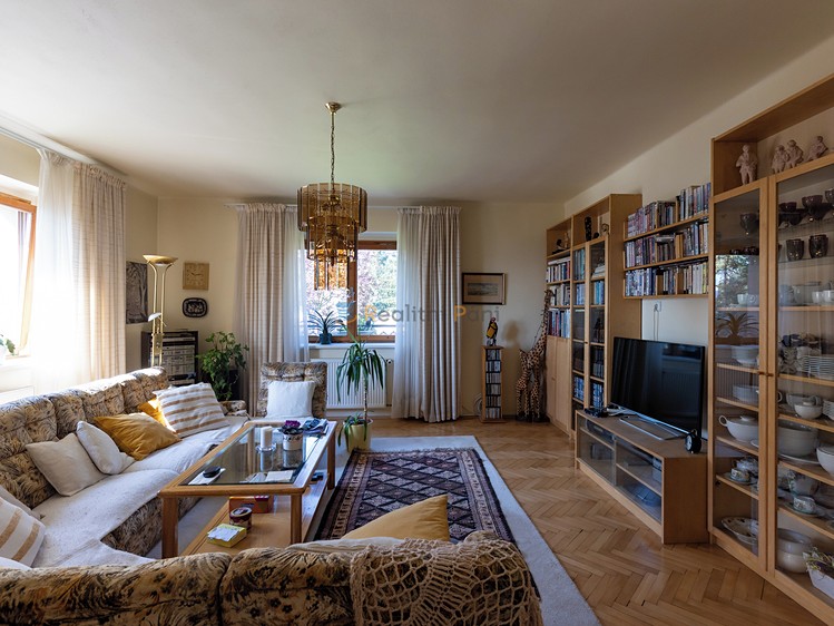 Prodej rodinného domu 294 m², pozemek 708 m² - foto 2
